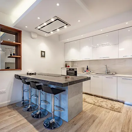דירה Luxury Close To The Beach, Shared Pool - Christine Complex לימסול