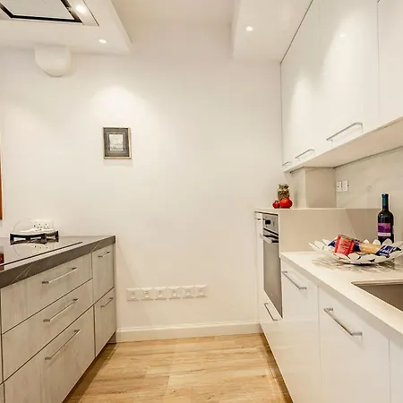 Luxury Close To The Beach, Shared Pool - Christine Complex Apartment