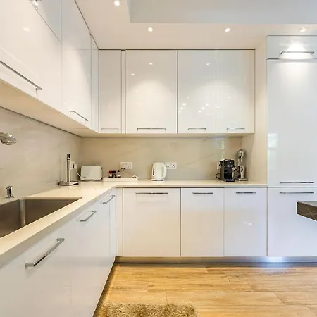 Apartment Luxury Close To The Beach, Shared Pool - Christine Complex Limassol